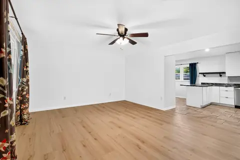 Photo 4 of 2815 Yellowwood Ct, Columbus, IN 47203