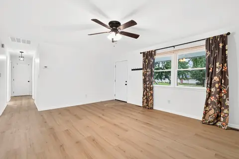 Photo 5 of 2815 Yellowwood Ct, Columbus, IN 47203