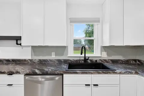 Photo 11 of 2815 Yellowwood Ct, Columbus, IN 47203