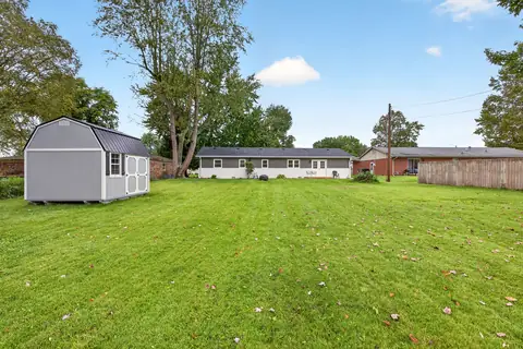 Photo 40 of 2815 Yellowwood Ct, Columbus, IN 47203