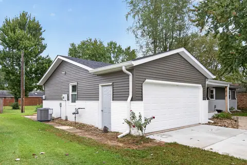 Photo 41 of 2815 Yellowwood Ct, Columbus, IN 47203