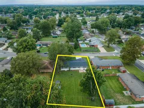 Photo 48 of 2815 Yellowwood Ct, Columbus, IN 47203