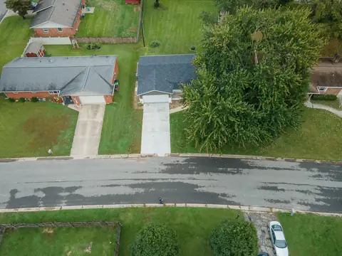 Photo 50 of 2815 Yellowwood Ct, Columbus, IN 47203