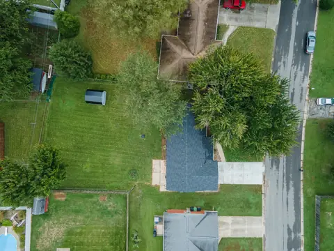 Photo 51 of 2815 Yellowwood Ct, Columbus, IN 47203