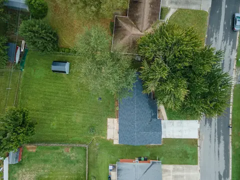 Photo 52 of 2815 Yellowwood Ct, Columbus, IN 47203