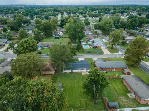 Photo 53 of 2815 Yellowwood Ct, Columbus, IN 47203
