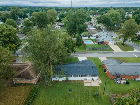 Photo 54 of 2815 Yellowwood Ct, Columbus, IN 47203